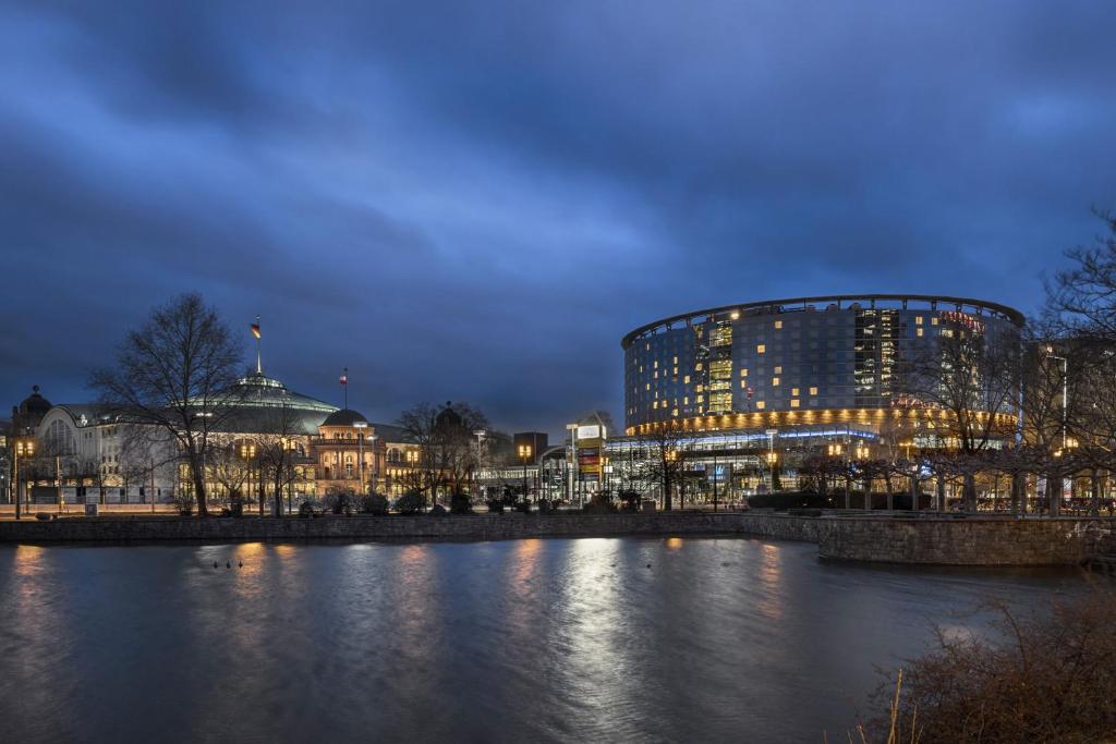 Exterior of Maritim Hotel Frankfurt beside Messe Frankfurt